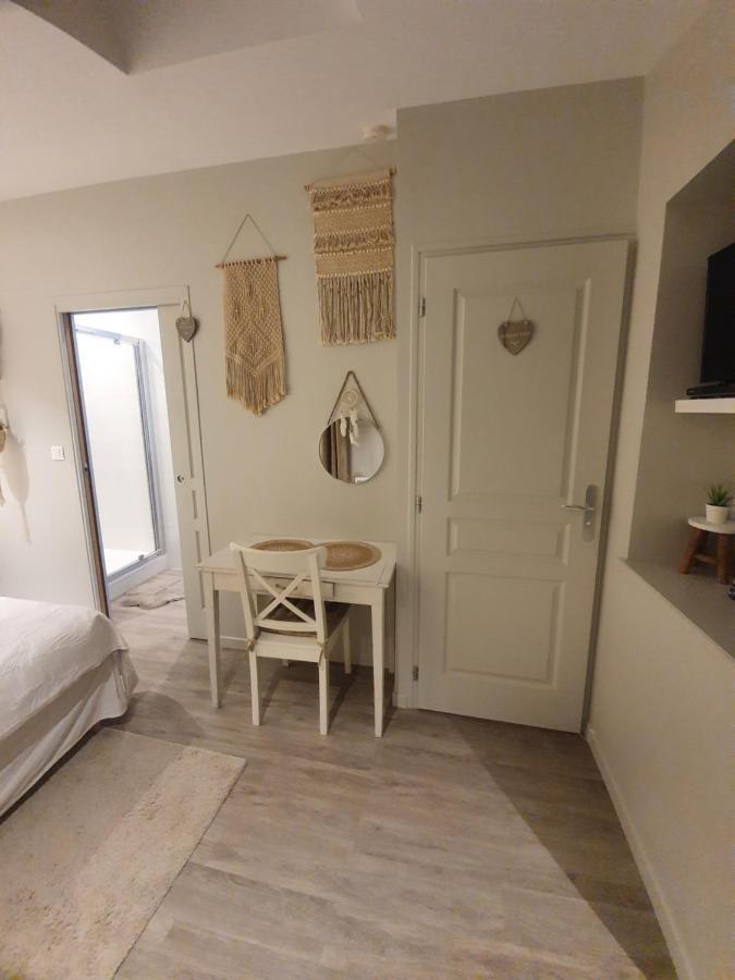 Wisteria Cottage Fleurines Екстер'єр фото